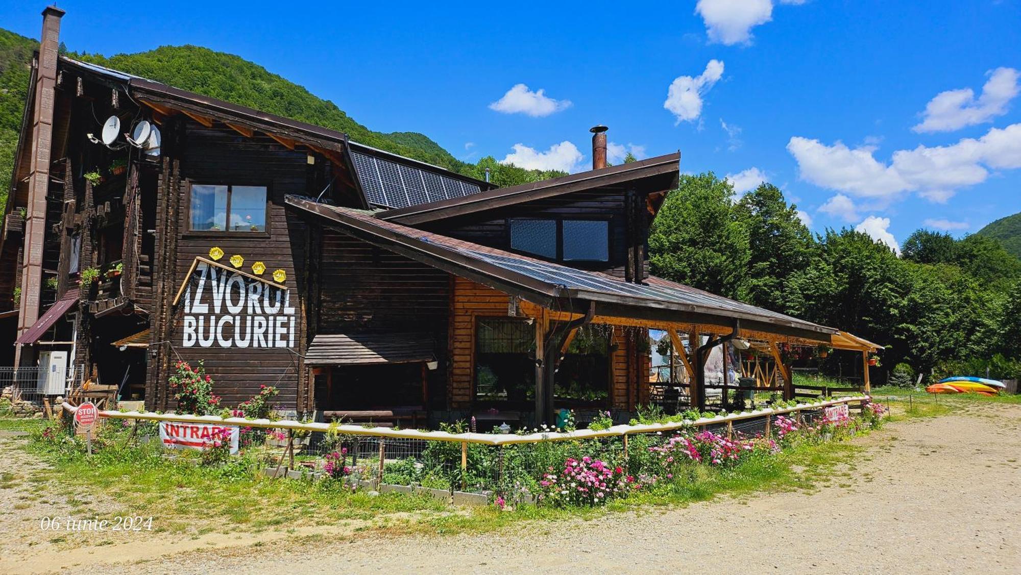 Pensiunea Izvorul Bucuriei Siriu Exterior foto