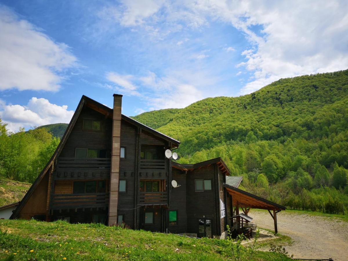 Pensiunea Izvorul Bucuriei Siriu Exterior foto